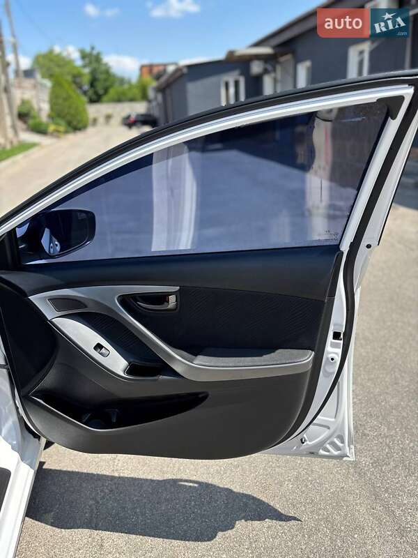 Седан Hyundai Elantra 2013 в Днепре