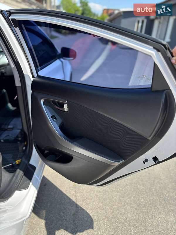 Седан Hyundai Elantra 2013 в Днепре