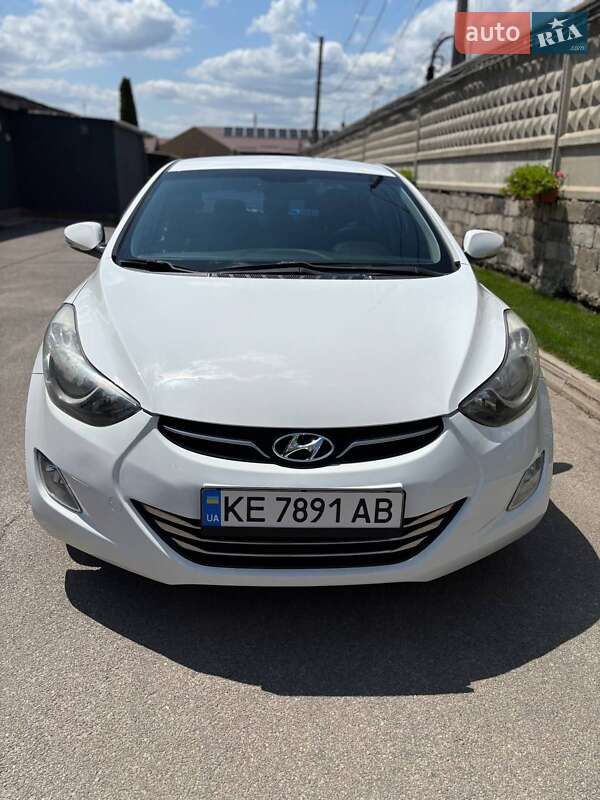 Седан Hyundai Elantra 2013 в Днепре