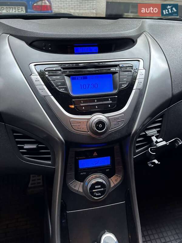 Седан Hyundai Elantra 2013 в Днепре