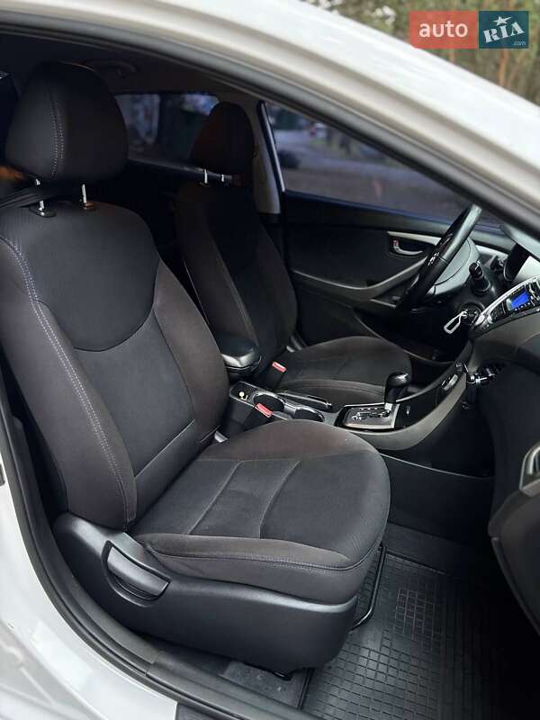 Седан Hyundai Elantra 2013 в Днепре