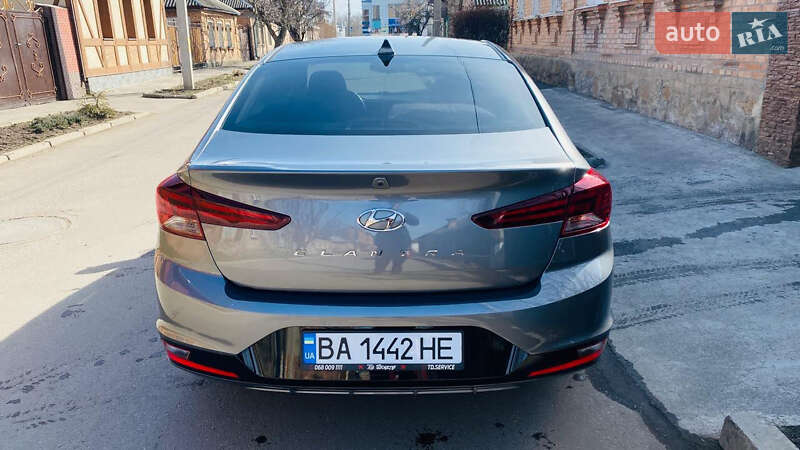 Седан Hyundai Elantra 2018 в Черкассах