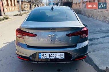 Седан Hyundai Elantra 2018 в 