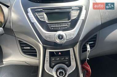 Седан Hyundai Elantra 2012 в 
