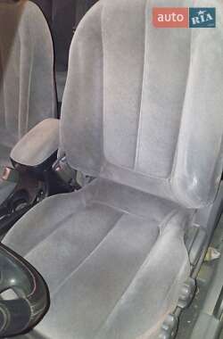 Седан Hyundai Elantra 2004 в 