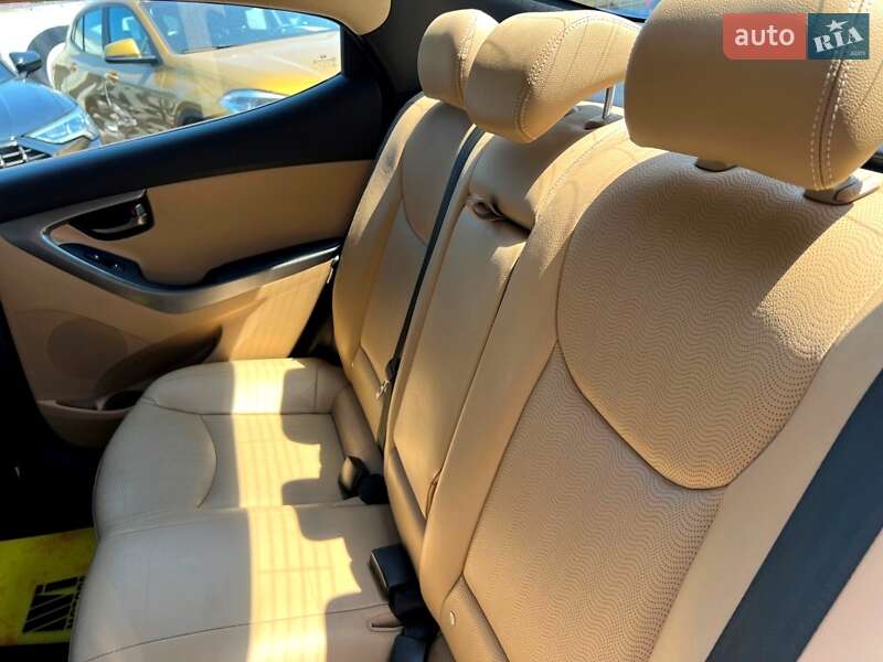 Седан Hyundai Elantra 2013 в Киеве