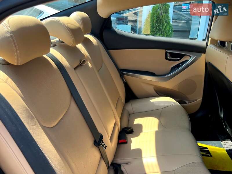 Седан Hyundai Elantra 2013 в Киеве