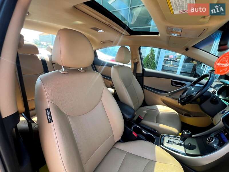 Седан Hyundai Elantra 2013 в Киеве