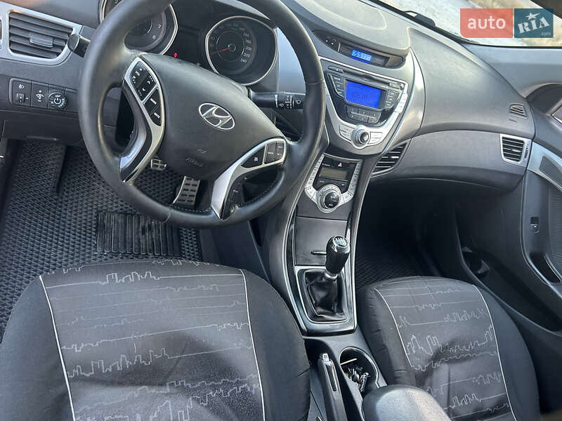 Седан Hyundai Elantra 2012 в Николаеве