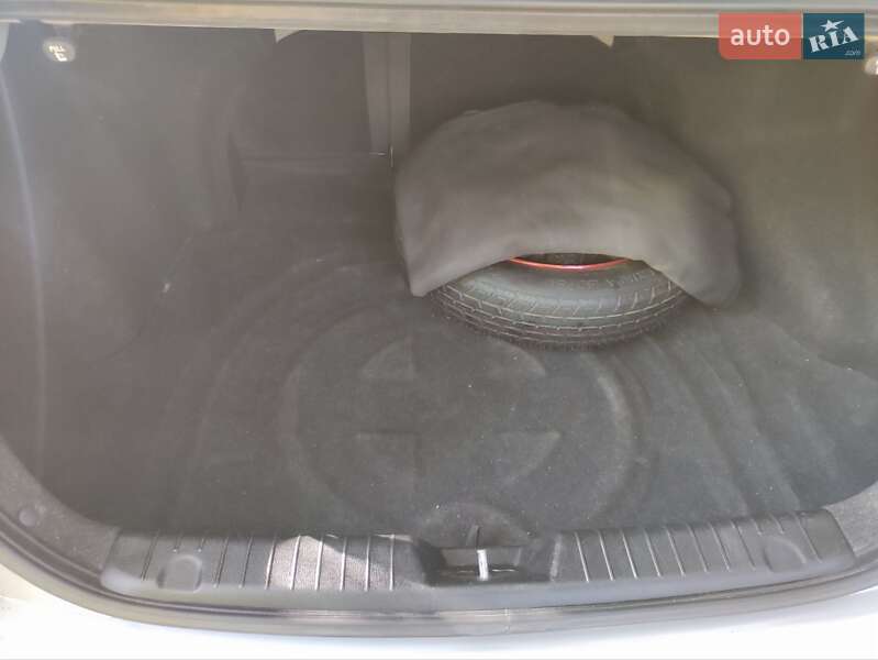 Седан Hyundai Elantra 2010 в Ужгороде