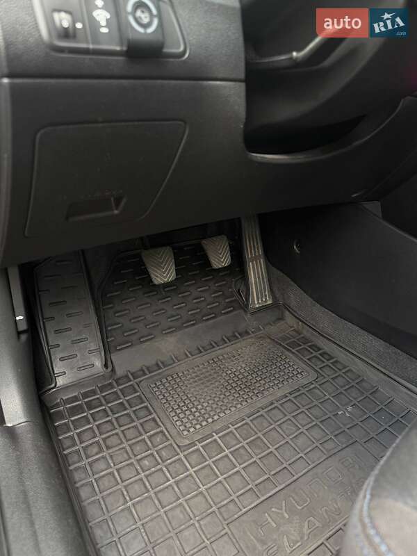 Седан Hyundai Elantra 2012 в Киеве