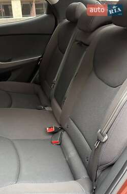 Седан Hyundai Elantra 2012 в 
