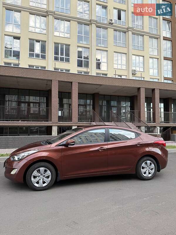 Hyundai Elantra 2012
