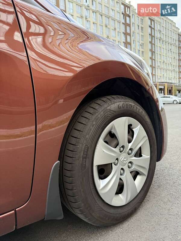 Седан Hyundai Elantra 2012 в Киеве