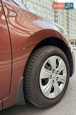 Седан Hyundai Elantra 2012 в 