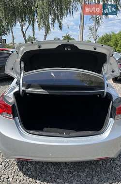 Седан Hyundai Elantra 2012 в 