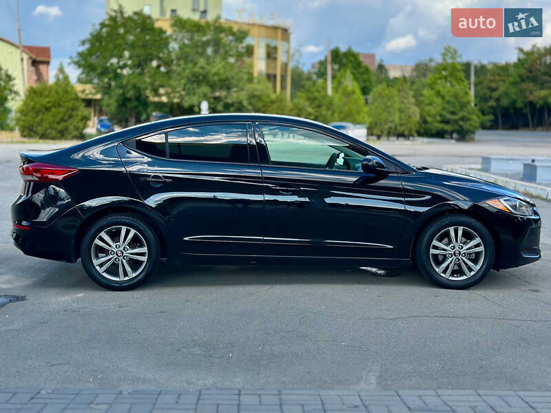 Седан Hyundai Elantra 2016 в Днепре
