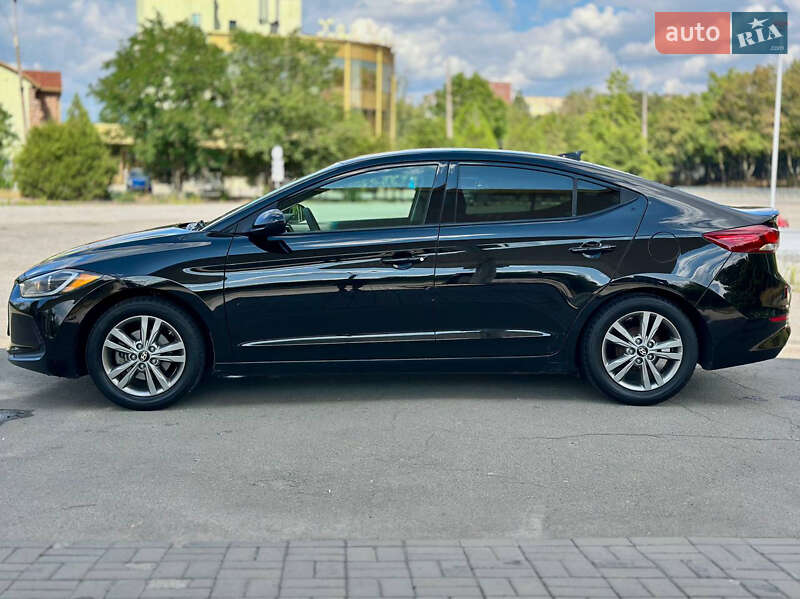 Седан Hyundai Elantra 2016 в Днепре