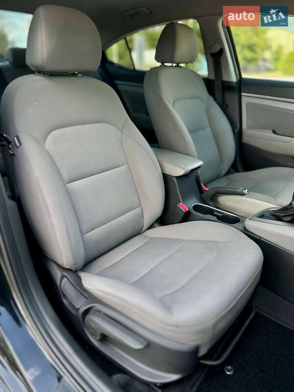 Седан Hyundai Elantra 2016 в Днепре