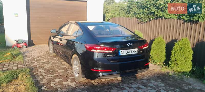 Седан Hyundai Elantra 2018 в Дымере