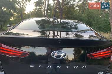 Седан Hyundai Elantra 2019 в Києві