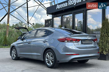 Седан Hyundai Elantra 2017 в 