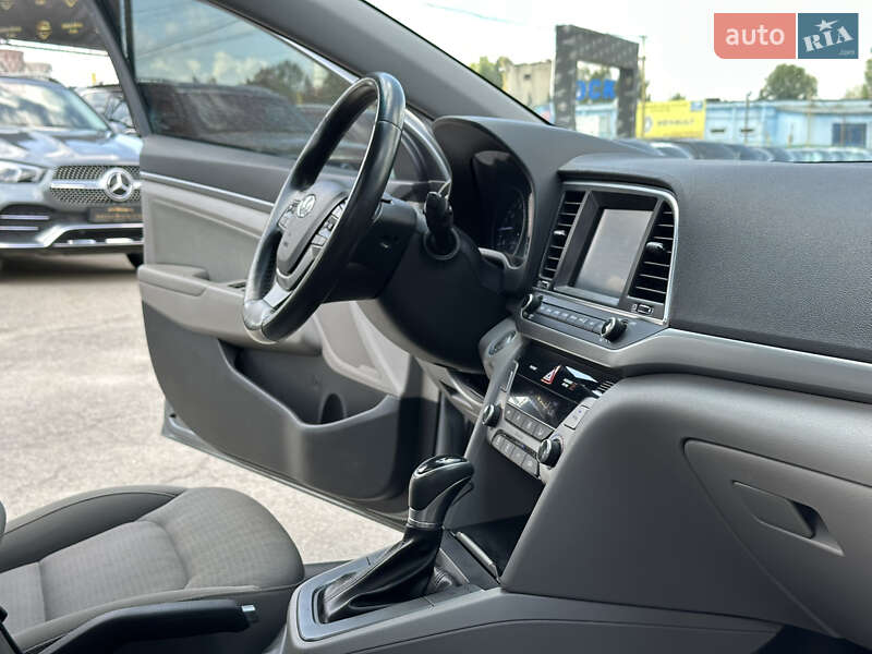 Седан Hyundai Elantra 2017 в Харкові
