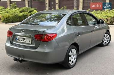 Седан Hyundai Elantra 2010 в Новомосковську