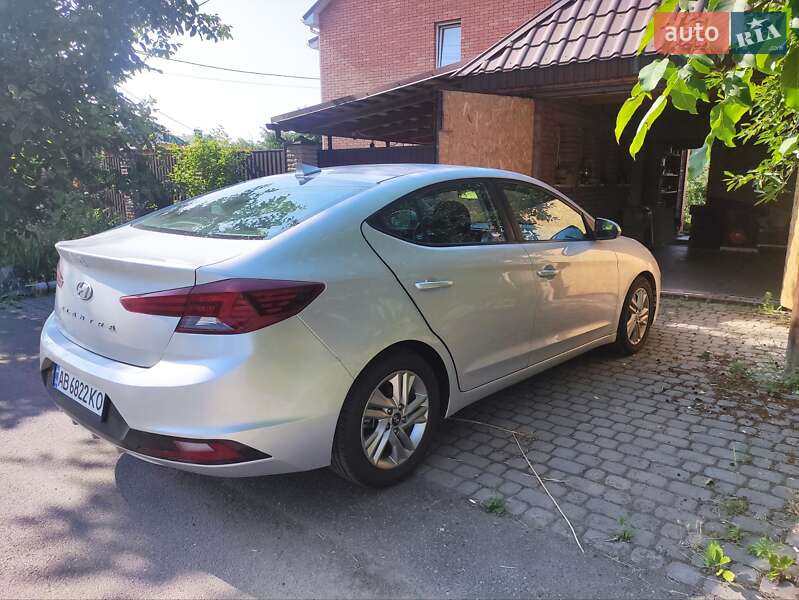 Седан Hyundai Elantra 2019 в Виннице