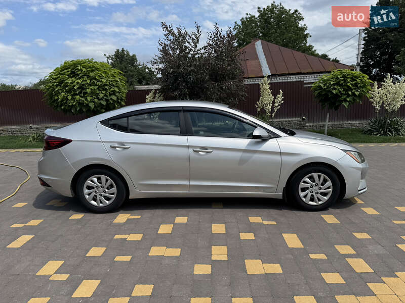 Седан Hyundai Elantra 2018 в Киеве
