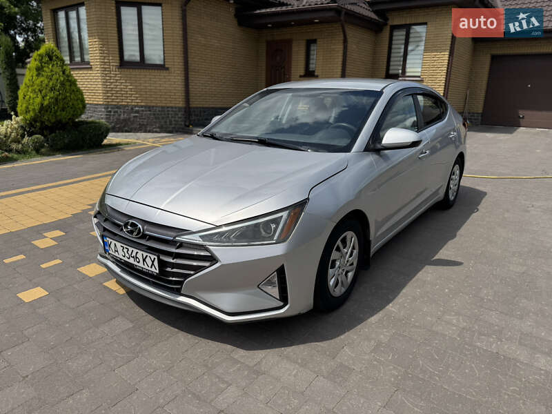 Седан Hyundai Elantra 2018 в Киеве