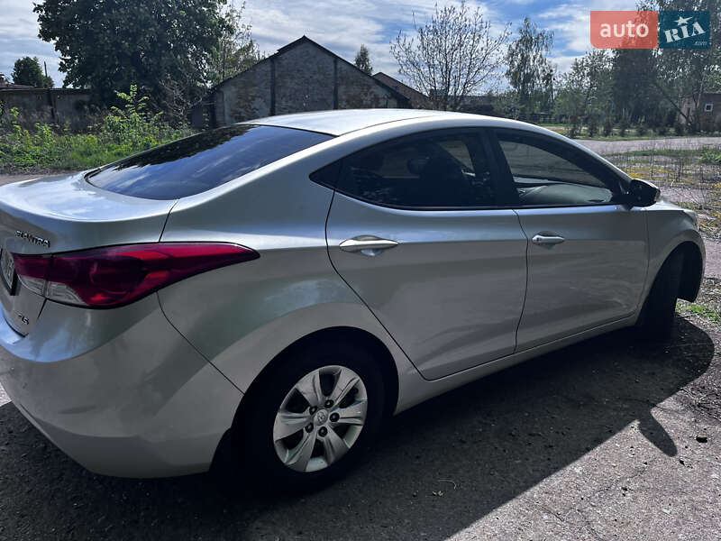 Седан Hyundai Elantra 2013 в Прилуках
