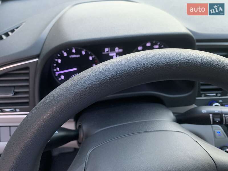 Седан Hyundai Elantra 2016 в Киеве