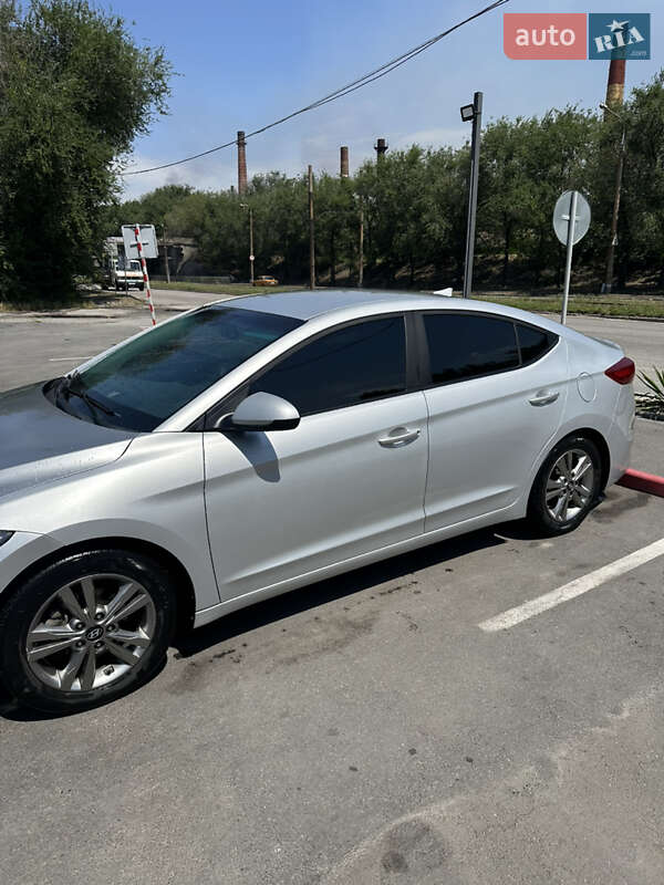 Седан Hyundai Elantra 2017 в Запорожье