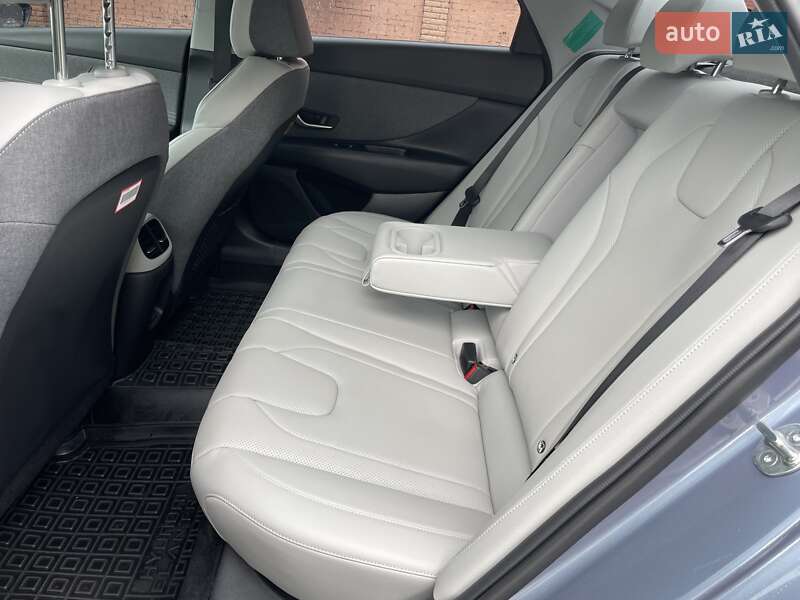 Седан Hyundai Elantra 2024 в Виннице