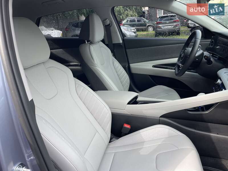 Седан Hyundai Elantra 2024 в Виннице