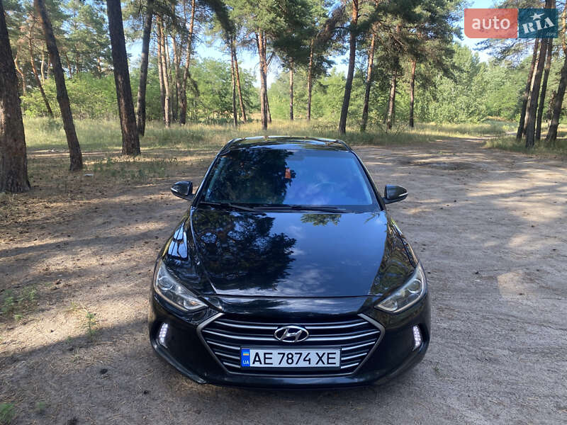 Седан Hyundai Elantra 2017 в Каменском