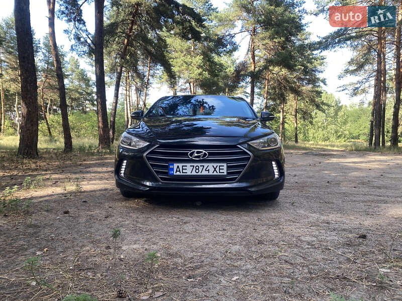 Седан Hyundai Elantra 2017 в Каменском