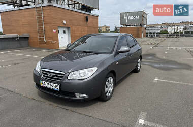 Седан Hyundai Elantra 2008 в Києві