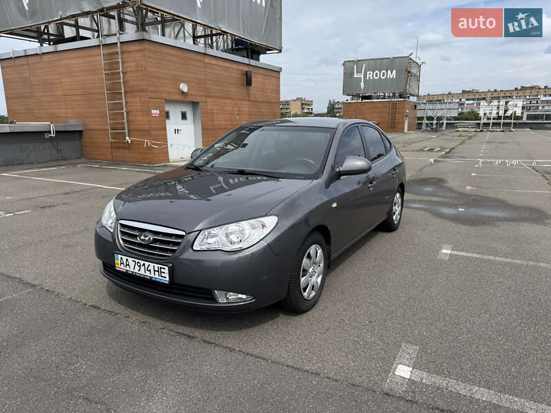 Седан Hyundai Elantra 2008 в Киеве