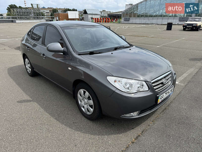 Седан Hyundai Elantra 2008 в Киеве