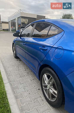 Седан Hyundai Elantra 2016 в 