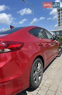 Седан Hyundai Elantra 2016 в 