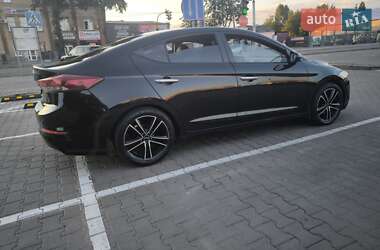 Седан Hyundai Elantra 2016 в Житомирі