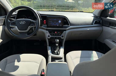 Седан Hyundai Elantra 2017 в 
