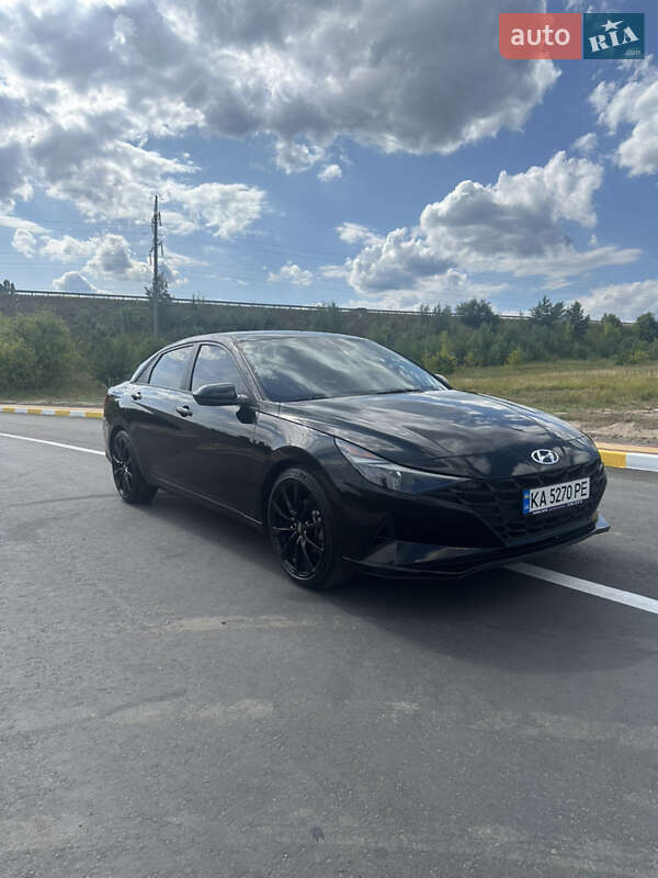 Hyundai Elantra 2022