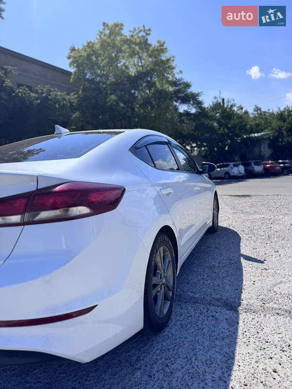 Седан Hyundai Elantra 2016 в Одесі