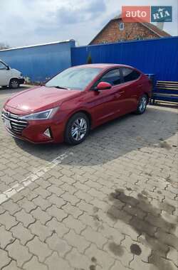 Седан Hyundai Elantra 2018 в Чернівцях