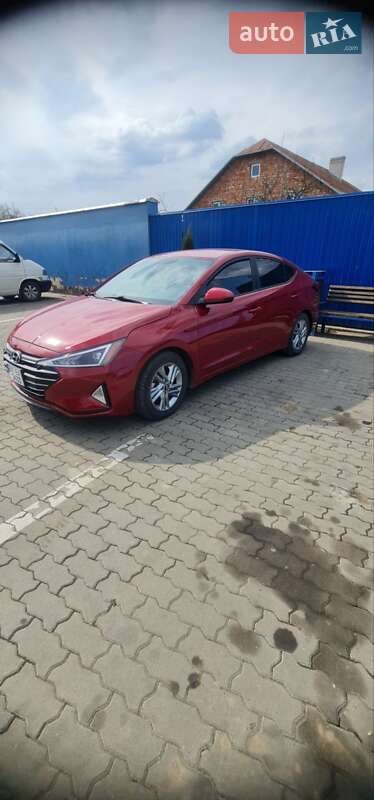 Седан Hyundai Elantra 2018 в Черновцах