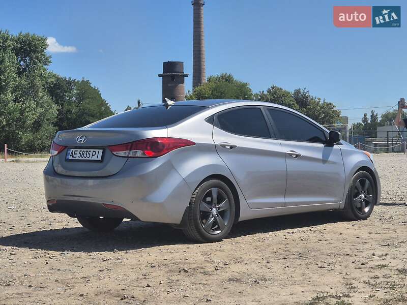 Седан Hyundai Elantra 2013 в Днепре